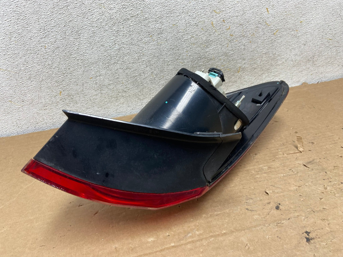 2009-2012 Volkswagen CC Right Passenger RH Side Tail Light AH8898 LK7