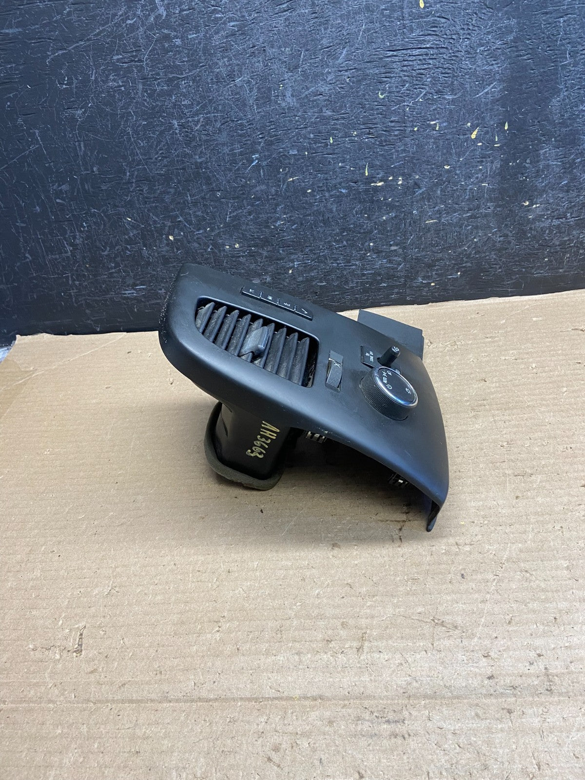 2007 to 2014 Silverado Front Left Driver Headlight Switch Air Vent AH3663 DG1