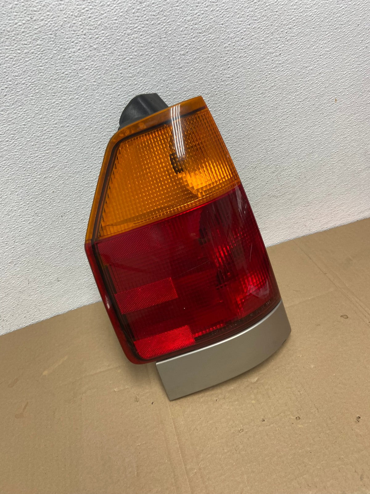 2002 to 2009 Gmc Envoy Left Driver Lh Side Tail Light OEM AC3757 LK2