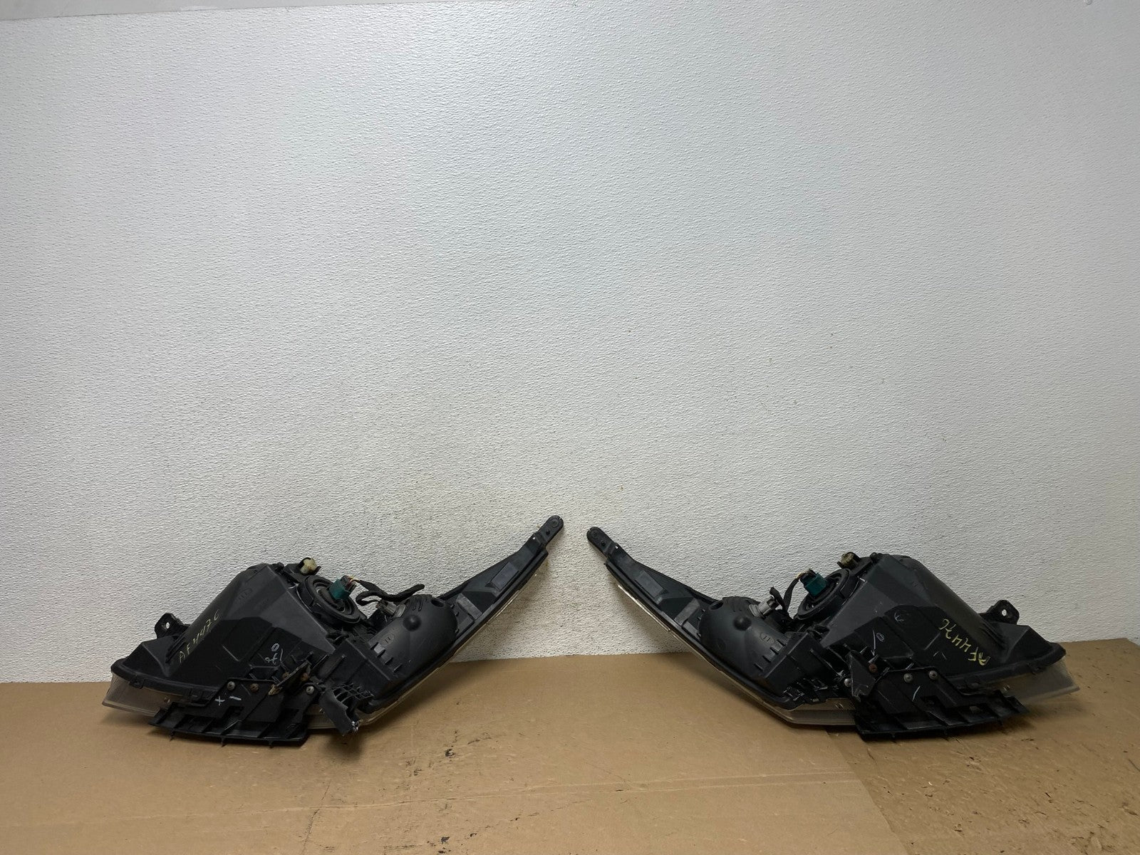 2011 to 2015 Chevrolet Cruze Halogen Left+Right Set Headlights AF4476 LK8