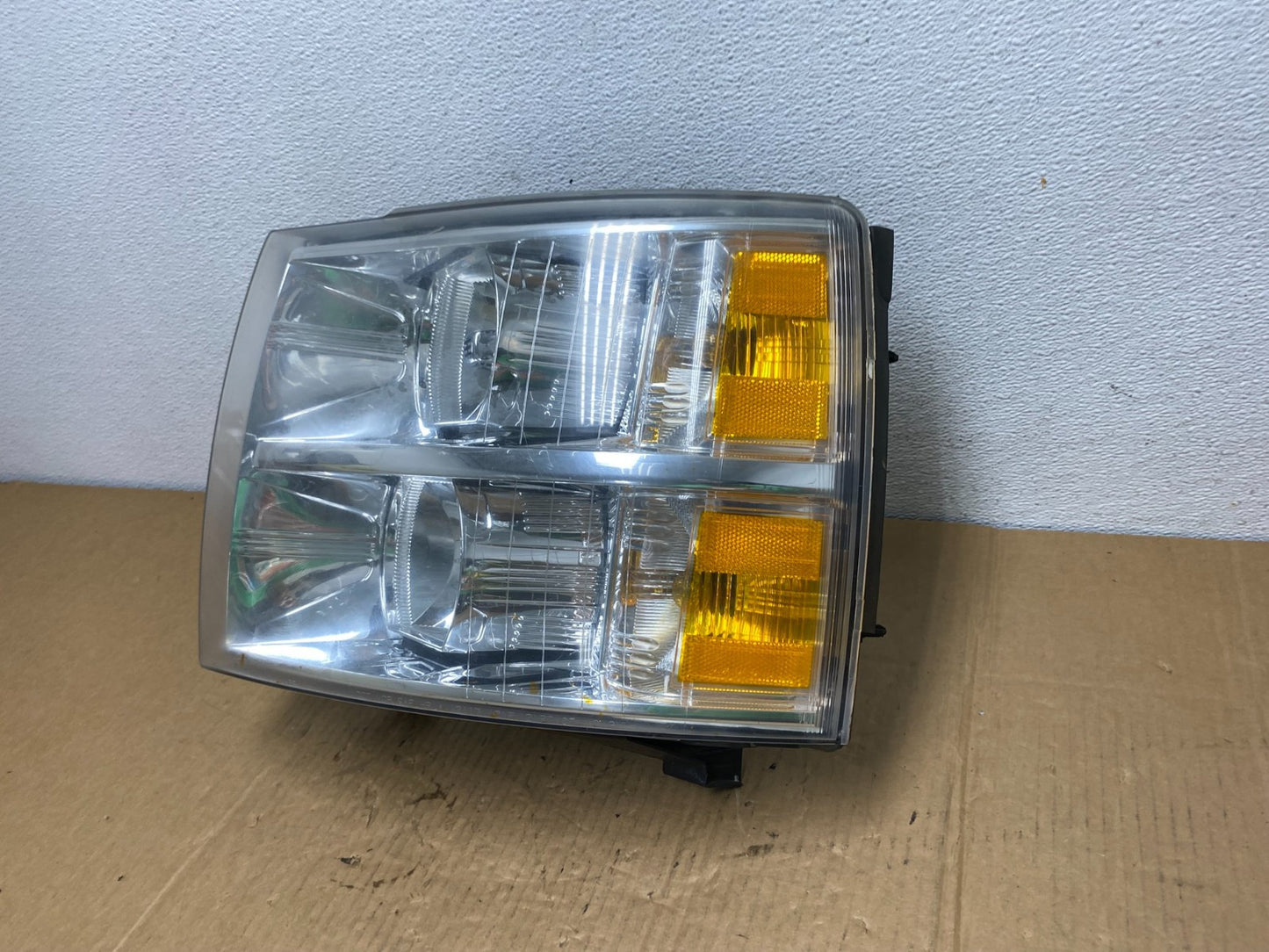 2007 to 2014 Chevrolet Silverado Left Driver Lh Side Headlight AC7641 DW1
