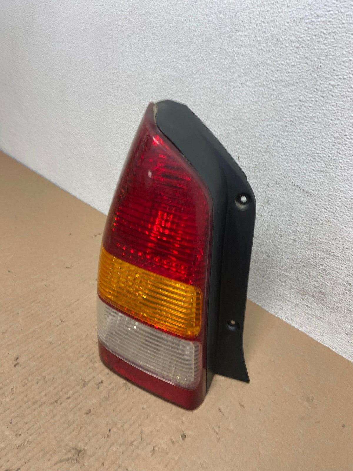 2001 2002 2003 2004 Mazda Tribute Left Driver Lh Side Tail Light AE7319 LK1