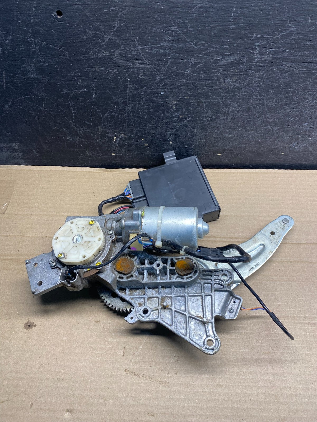 GMC Acadia Yukon Tahoe Rear Trunk Liftgate Power Motor Actuator AF0043 DG0