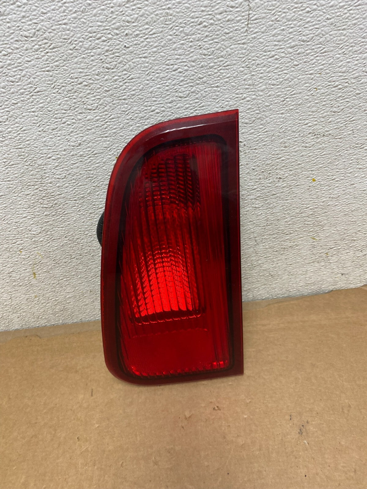 2003-2006 Lincoln Navigator Right Passenger Side Tail Light Inner OEM L2454 DW0