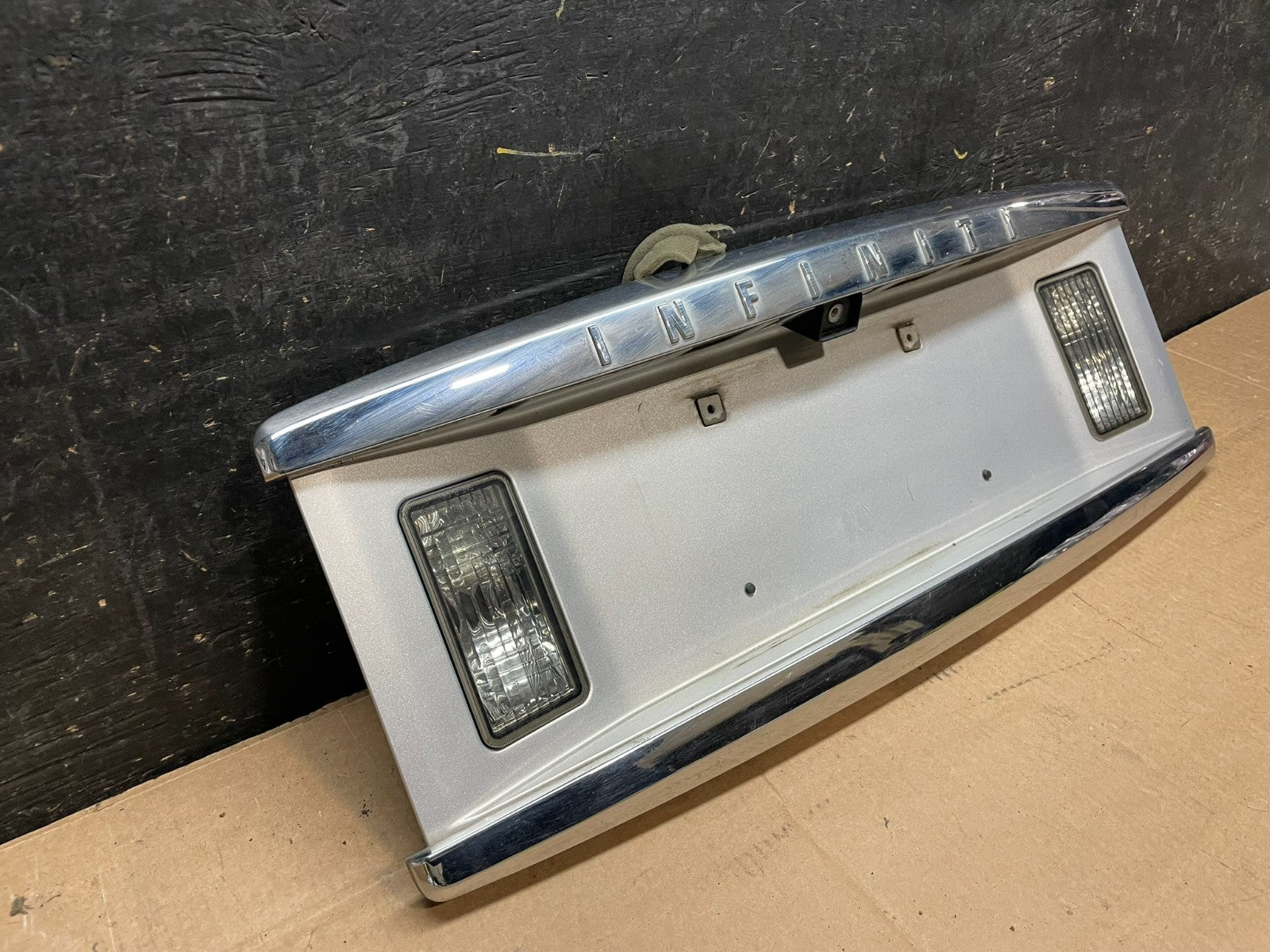2004 to 2007 Infiniti QX56 License Plate Panel With Camera Y9367 DG1