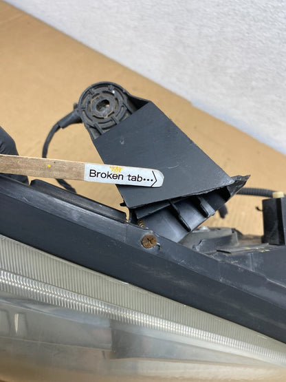 2006 to 2007 Saturn Vue Headlight Right Passenger Side Halogen AD0803 DW6