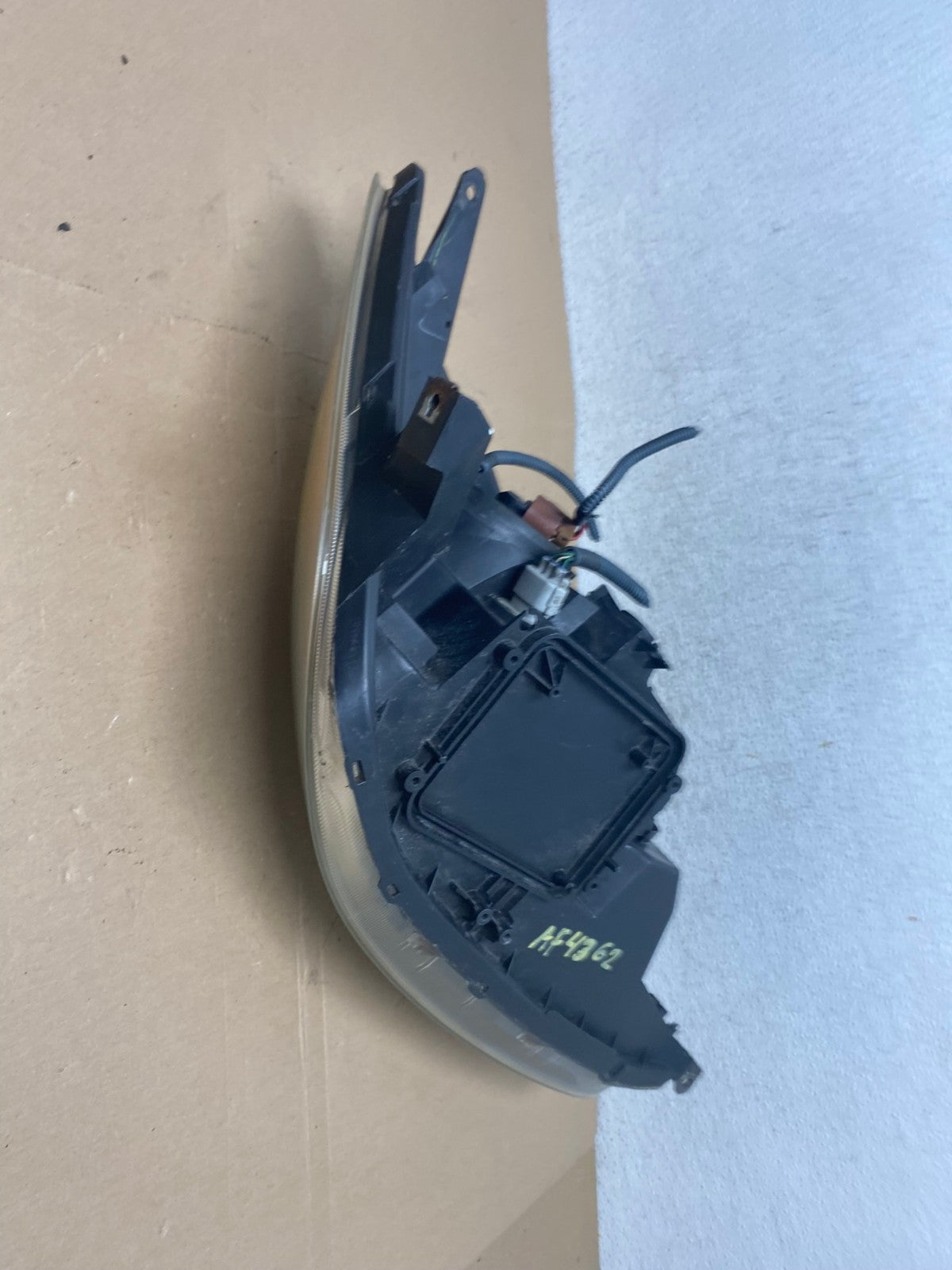2004-2005 Toyota Sienna Left Driver LH Side Halogen Headlight AF4362 LK7