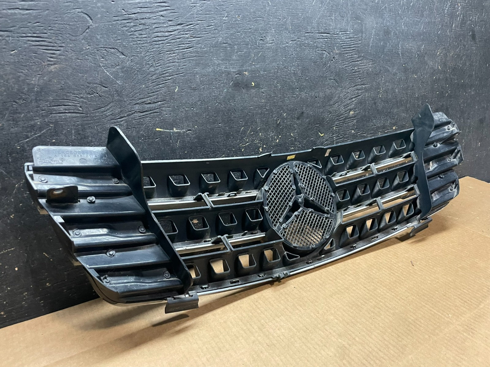 2006 to 2008 Mercedes ML-Class W164 Front Bumper Grille Grill AA9055 DG4