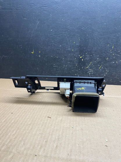 2006 to 2011 Cadillac DTS Dash Center Air Vent Heater Bezel u5892 DG4