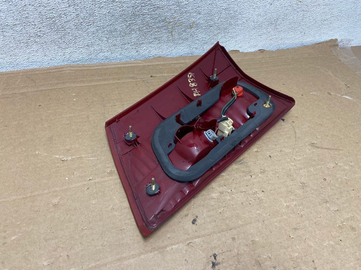 2004 - 2005 Toyota Sienna Left Driver LH Side Inner Tail Light AH8351 LK5