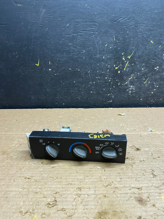 2001 - 2007 GMC Chevrolet Express 1500 AC Climate Control A/C W3183 DG0