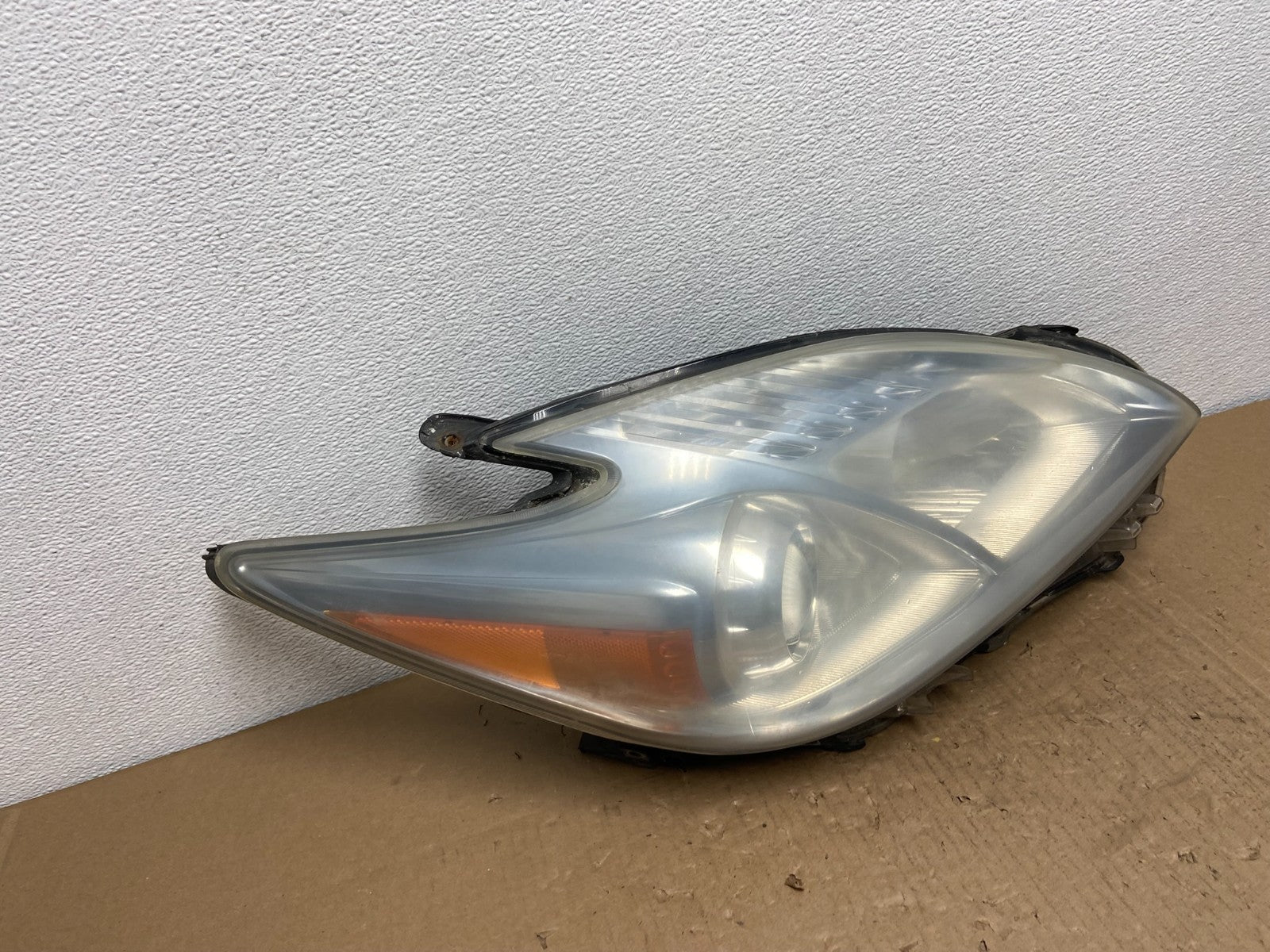 2010 - 2011 Toyota Prius Right Passenger Rh Blue Halogen Headlight AB6638 DW2