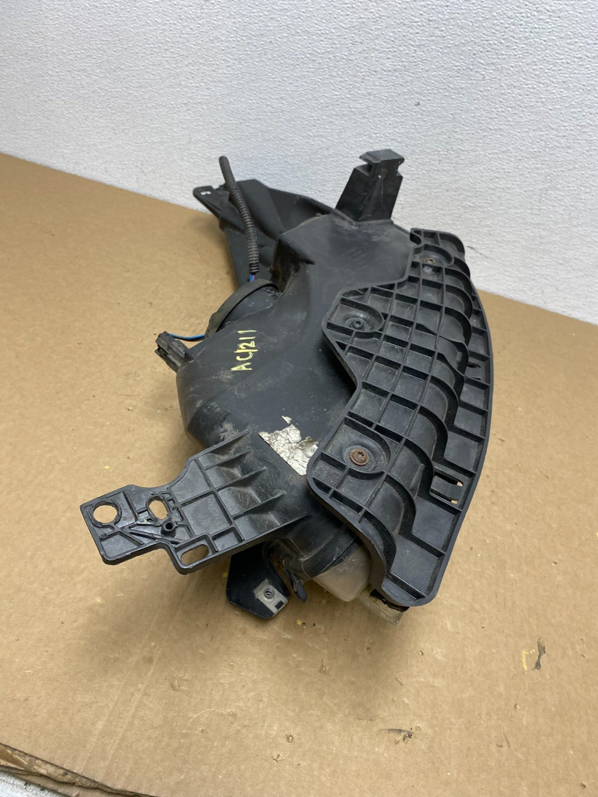 2013 - 2016 Ford Escape Headlight Right Passenger RH Side Halogen AC1211 DW10