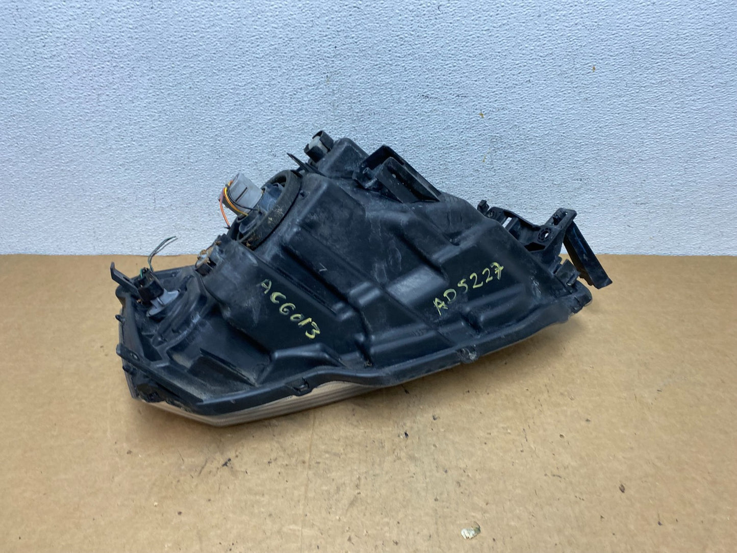 2004 - 2008 Mitsubishi Endeavor Headlight Left Driver Lh Side AD5227 DW8