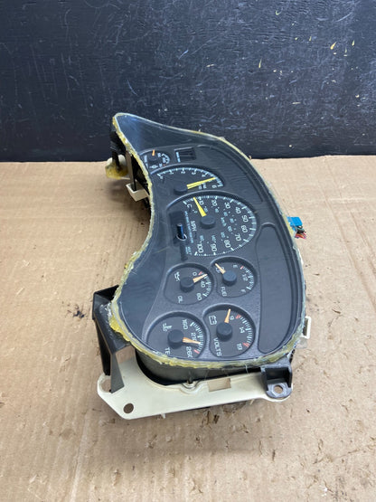 1999 to 2002 Chevrolet Silverado Sierra Cluster Gauge Speedometer ECM ae1890 DG2