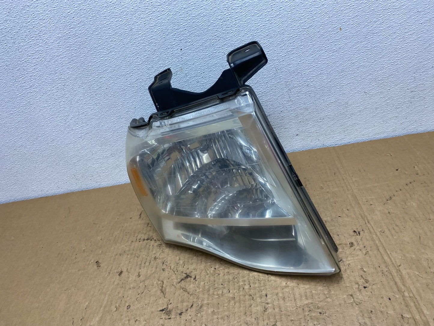 2007 to 2014 Ford Expedition Right Passenger RH side Headlight Halogen AC8256 DW2