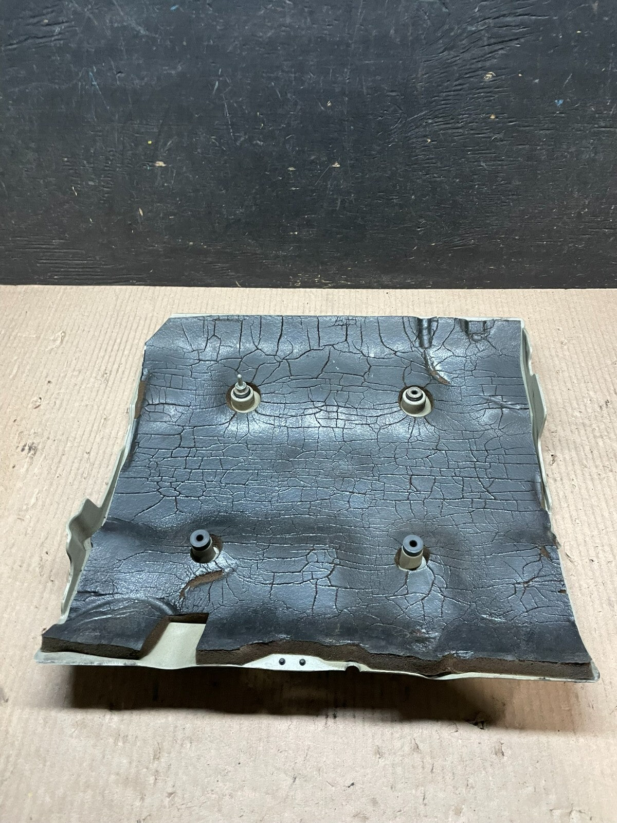 2001 to 2004 Cadillac Deville Seville Northstar Engine Motor Cover J3597 DG6