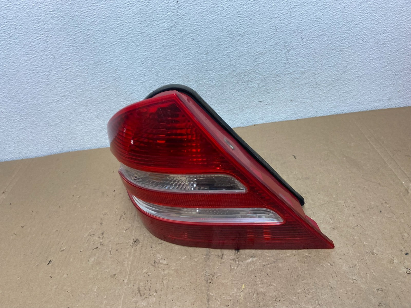 2005-2007 Mercedes-Benz C230 C240 W203 C-Class Left Driver Tail Light AC5980 DW1