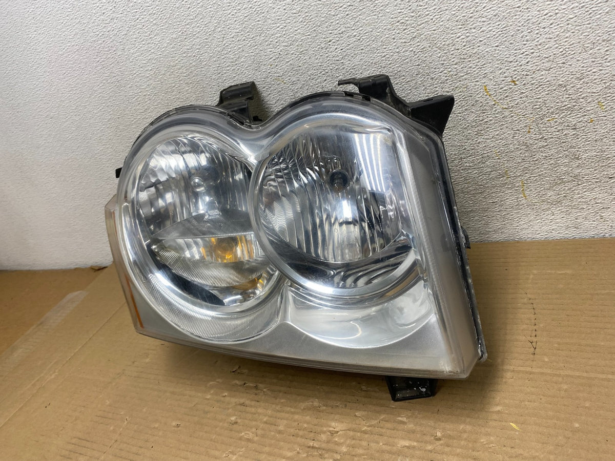2005-2007 Jeep Grand Cherokee Right Passenger RH Halogen Headlight AH0557 DW2