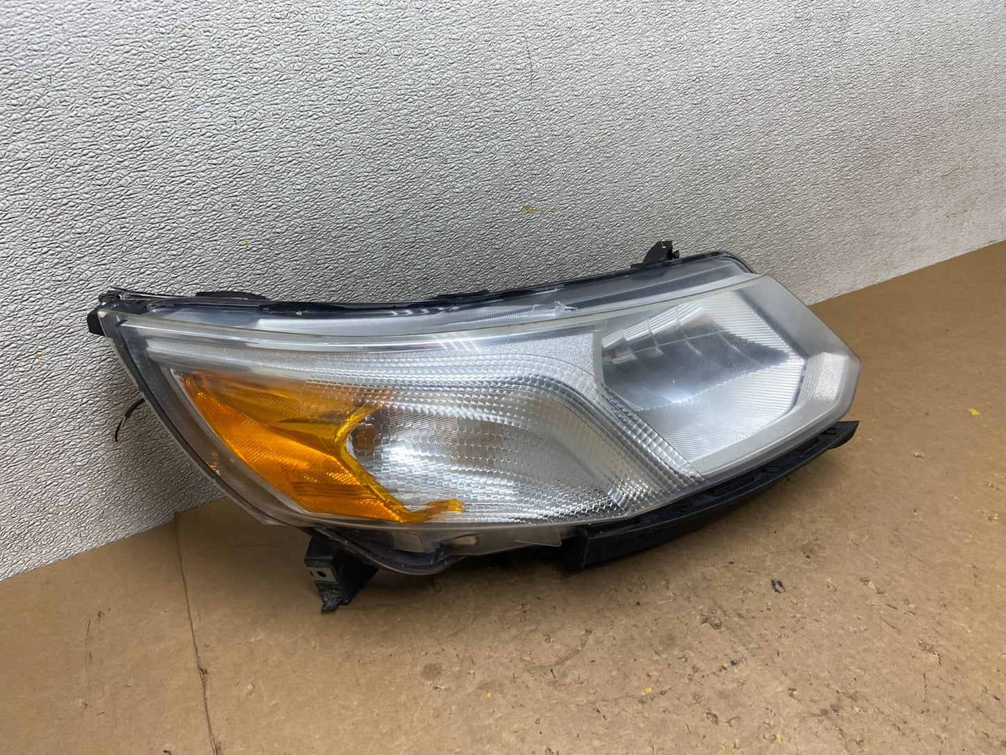 2015 2018 Chevrolet City Express Right Pasenger  Side Halogen Headlight z7963 DG2