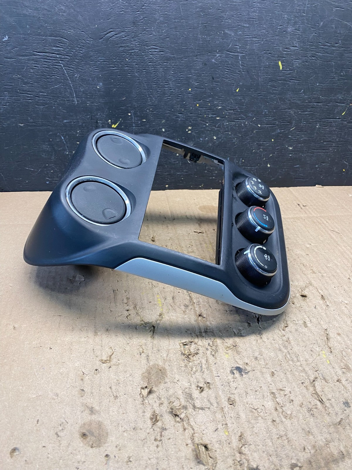 2011 to 2017 Jeep Compass Dash Climate Temperature Control Radio Bezel P7837 DG4