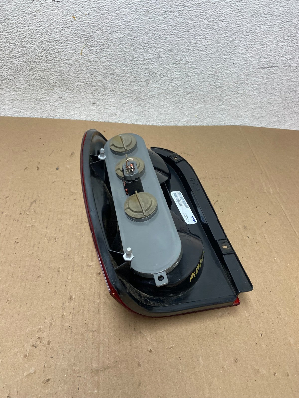 2005 2006 2007 Jeep Liberty Right Passenger Rh Tail Light TYC AD6484 DW5