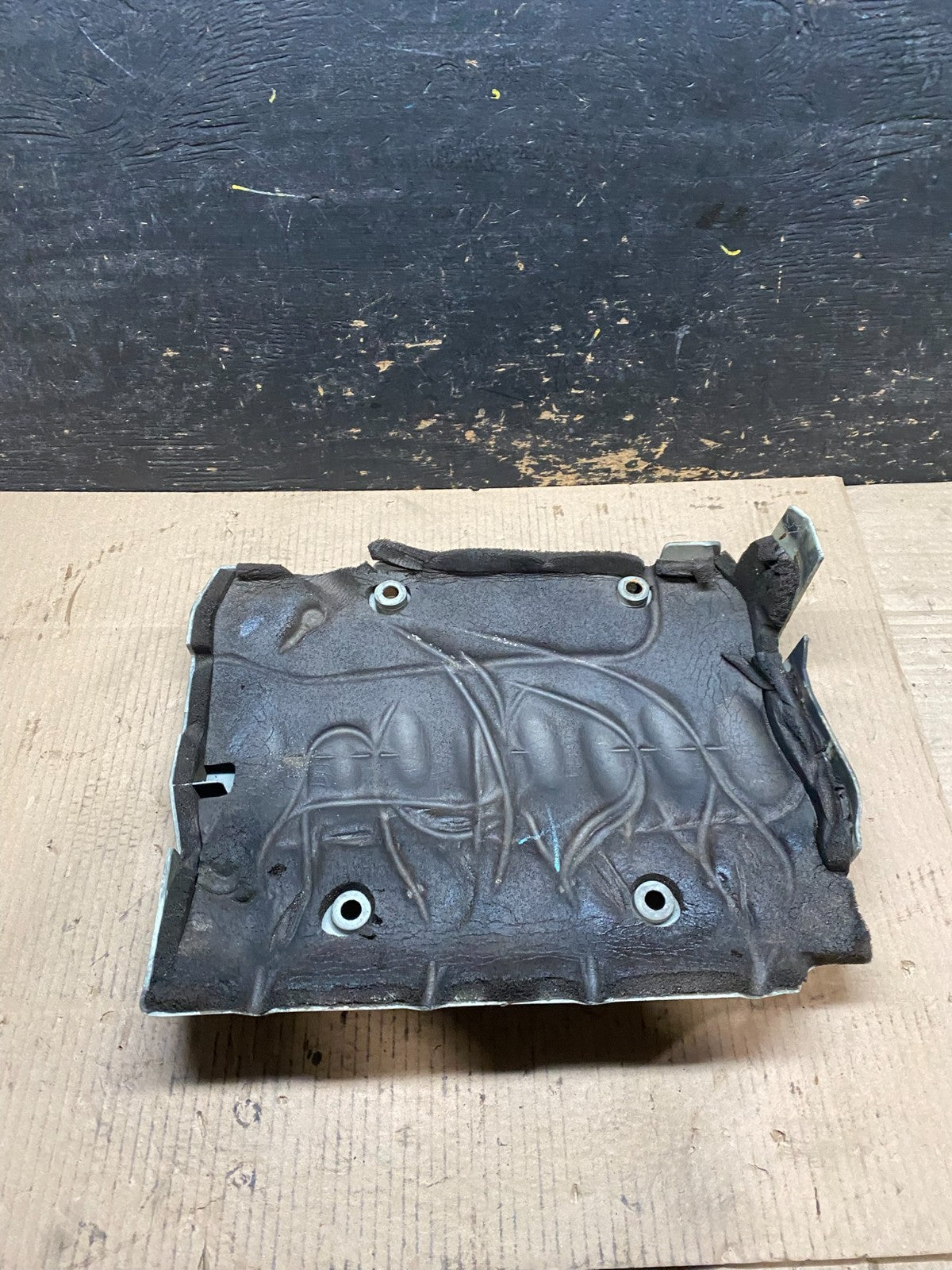 1998 to 2002 Oldsmobile Intrigue Aurora Engine Cover 3.5L W5603 DG5