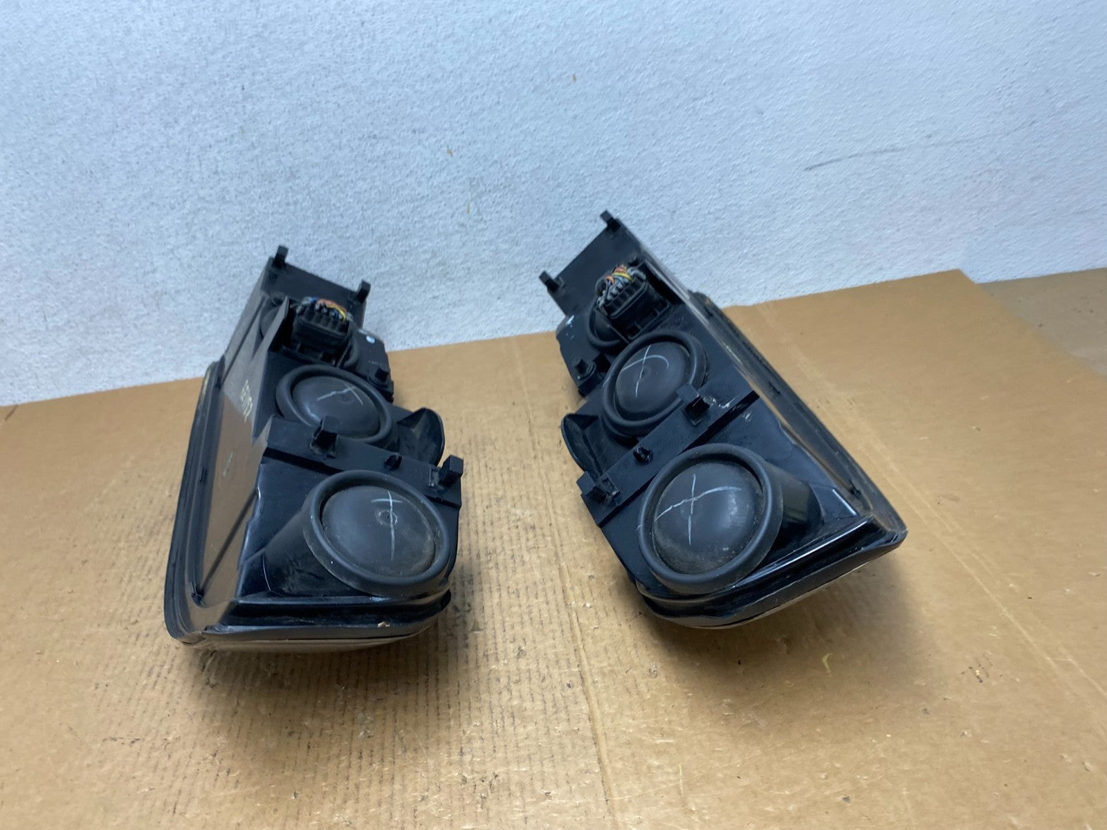 2000 to 2005 Chevrolet Impala Left+Right Set Headlights Halogen AE1182 DW10
