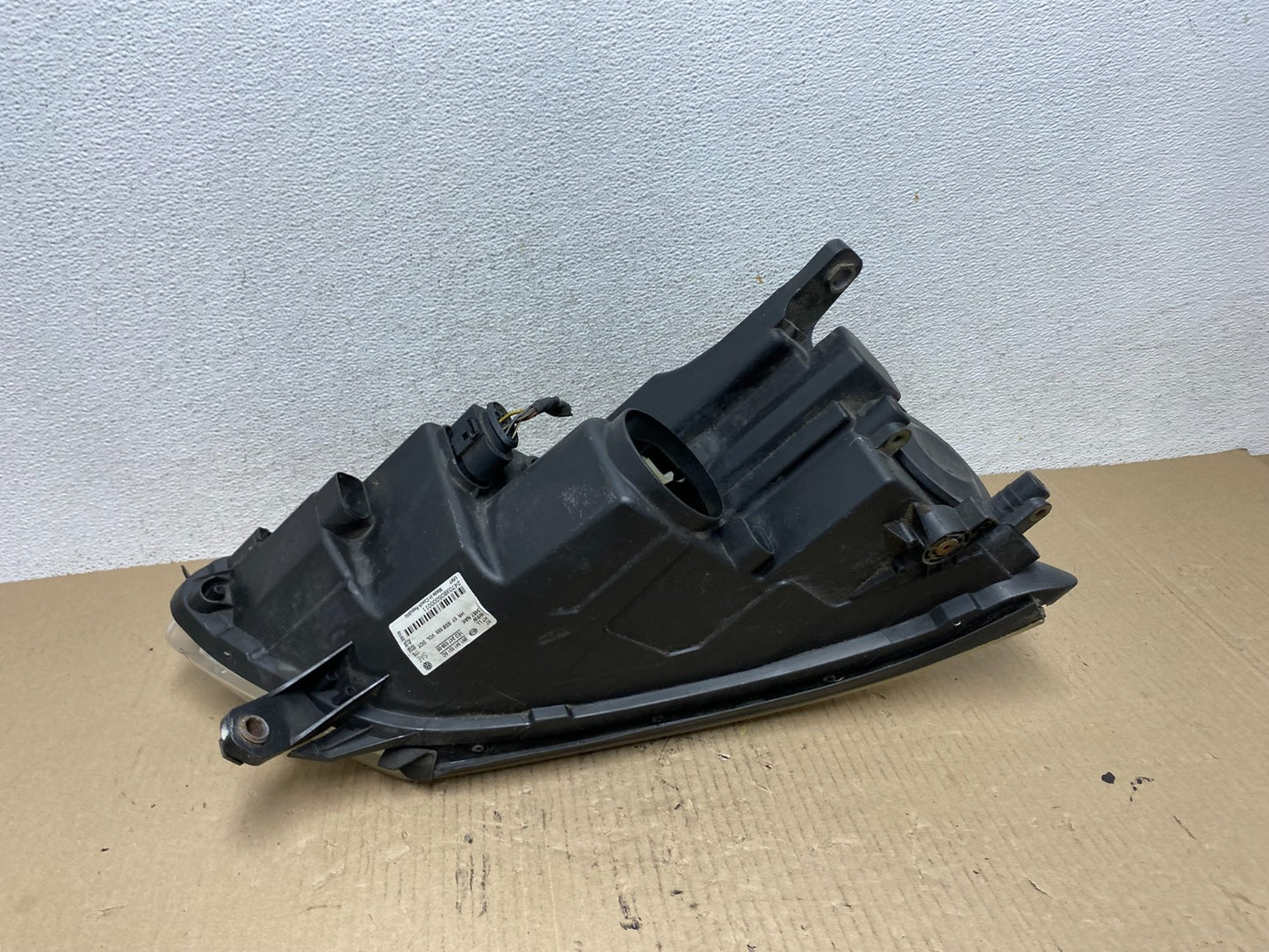 2009 to 2011 Volkswagen Tiguan Left Driver LH Halogen Headlight AF5880 DW4