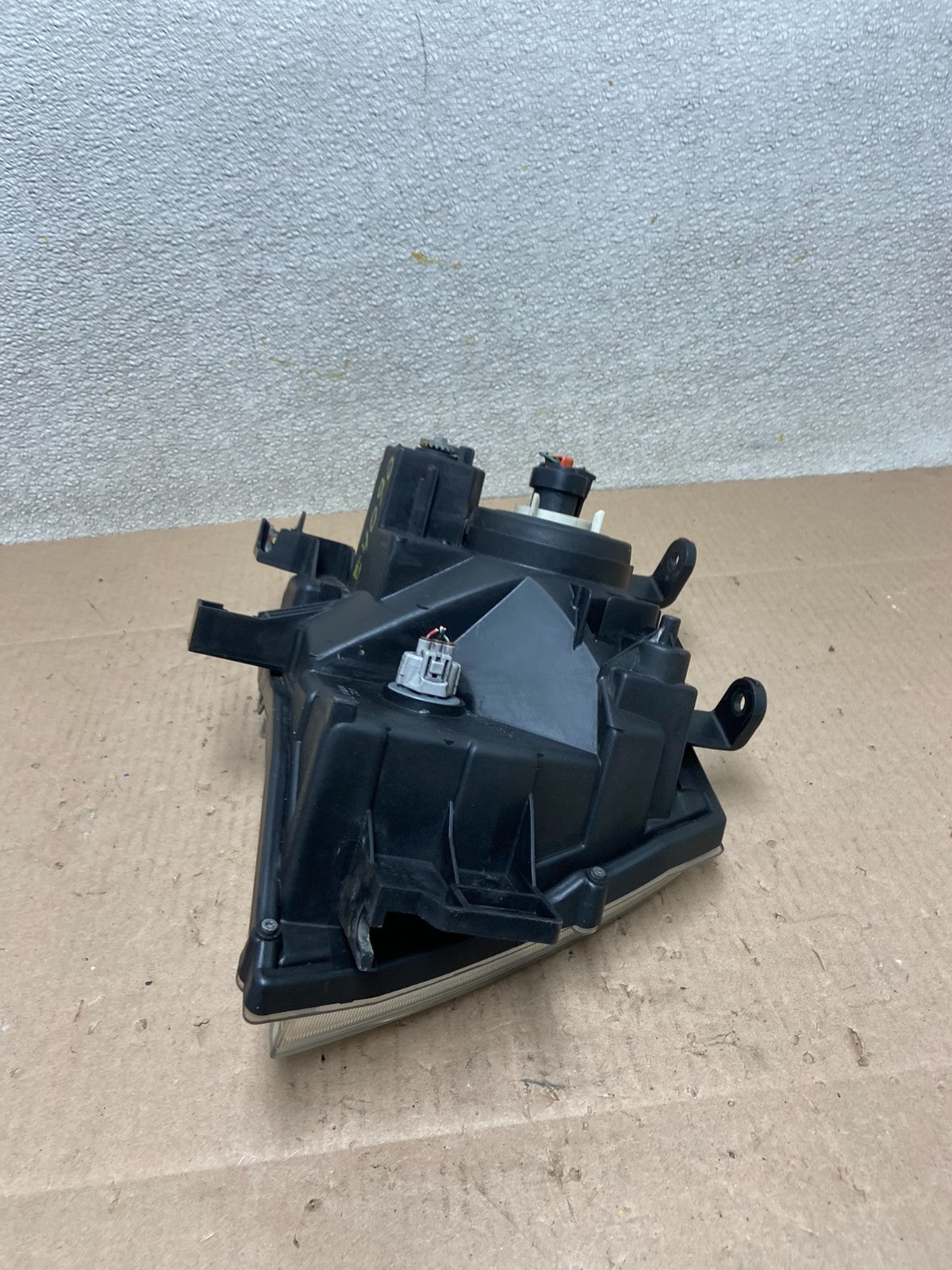 2005 - 2015 Nissan Xterra Driver Left LH Side Headlight Z4070 DW5