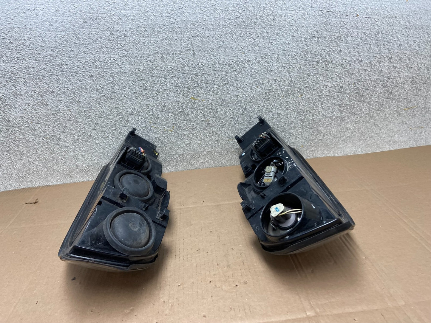 2000 to 2005 Chevrolet Impala Left+Right Set Headlights Halogen Y0963 DW10