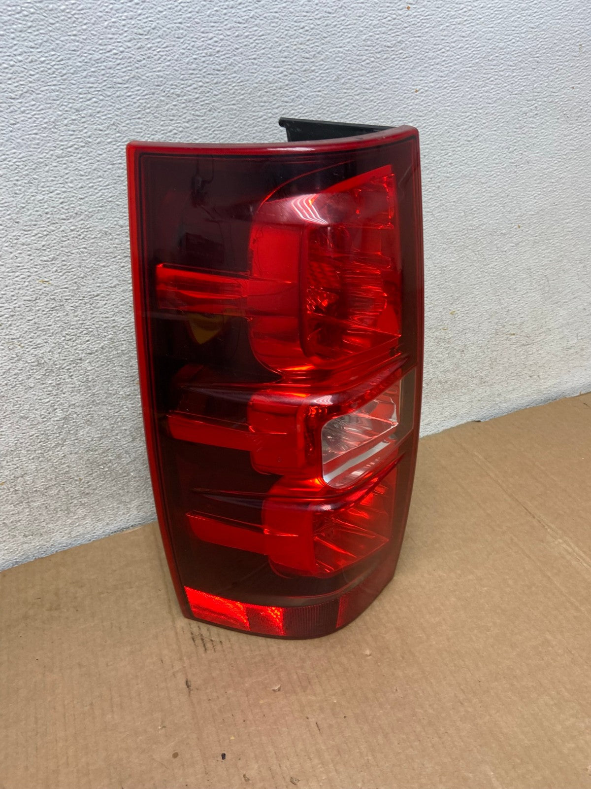 2008-2014 Chevrolet Tahoe Suburban Driver Lh Left Side Tail Light AI8401 LK2