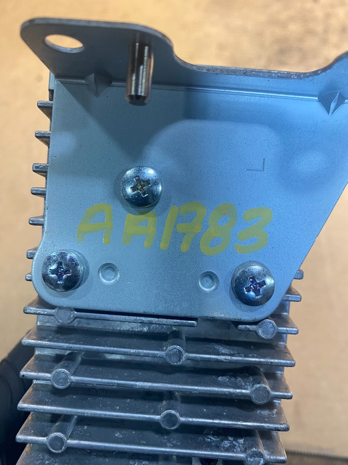 2013 to 2014 Ford Edge AM/FM Radio Reciever OEM aa1783 DG7