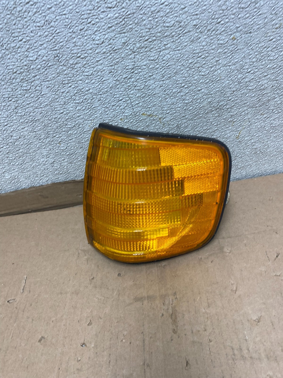 1986-1991 Mercedes W126 500SL 560SEL Left Driver Headlight Turn Signal U7123 DW0