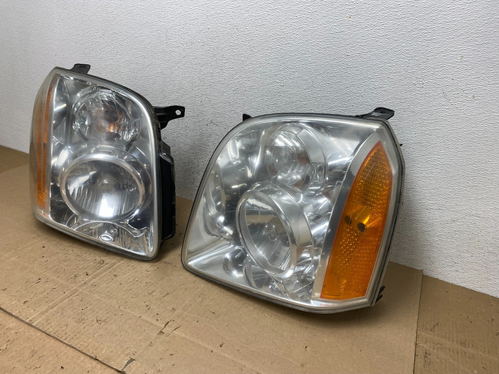 2007 - 2014 GMC Yukon Halogen Headlights Left+Right Side Set AE6129 DW1