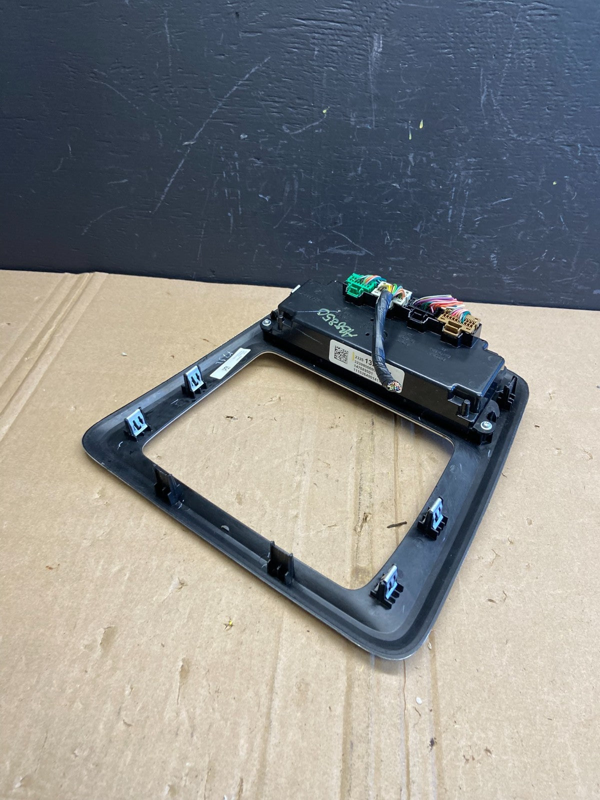 2013 - 2016 GMC Acadia A/C Heater Climate Control Radio Panel Bezel OE ab8850 DG4