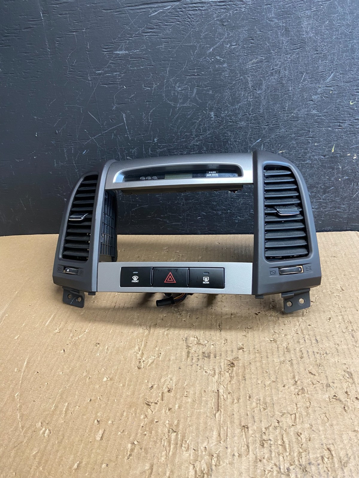 2007 to 2009 Hyundai Santa Fe Center Dashboard Radio Bezel Trim af1496 DG0