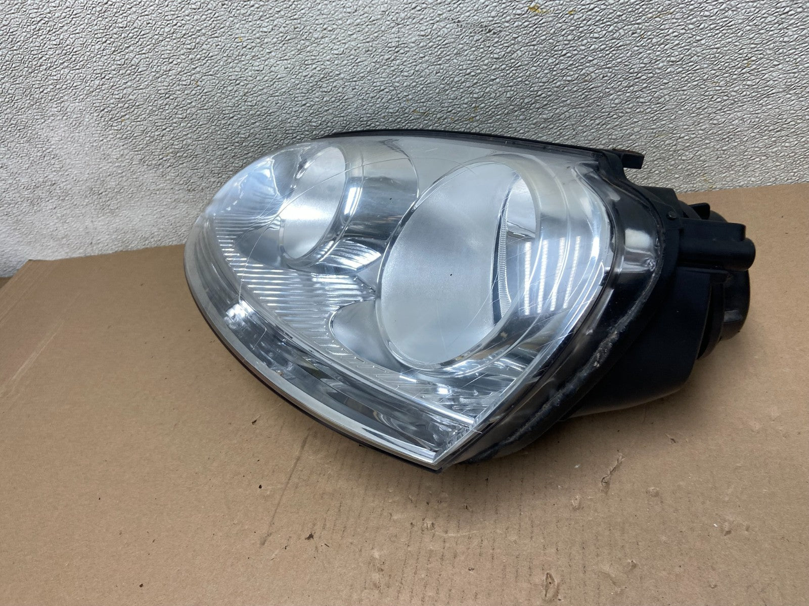 2005 to 2010 Volkswagen Jetta Left Driver LH Side Headlight Halogen AB5021 DW1