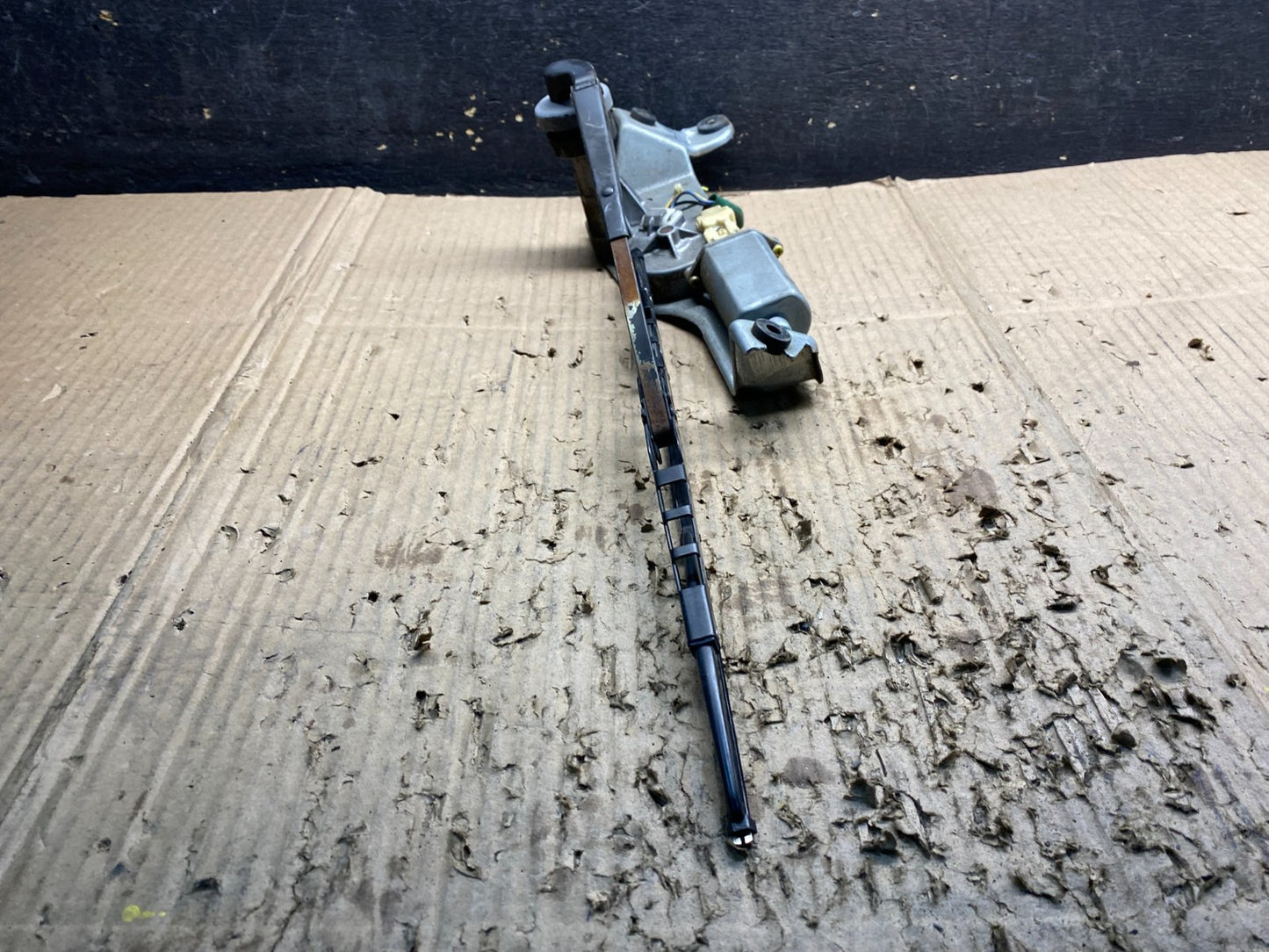 2000 to 2004 Subaru Legacy Rear Windshield Wiper Motor OEM X3974 PS2