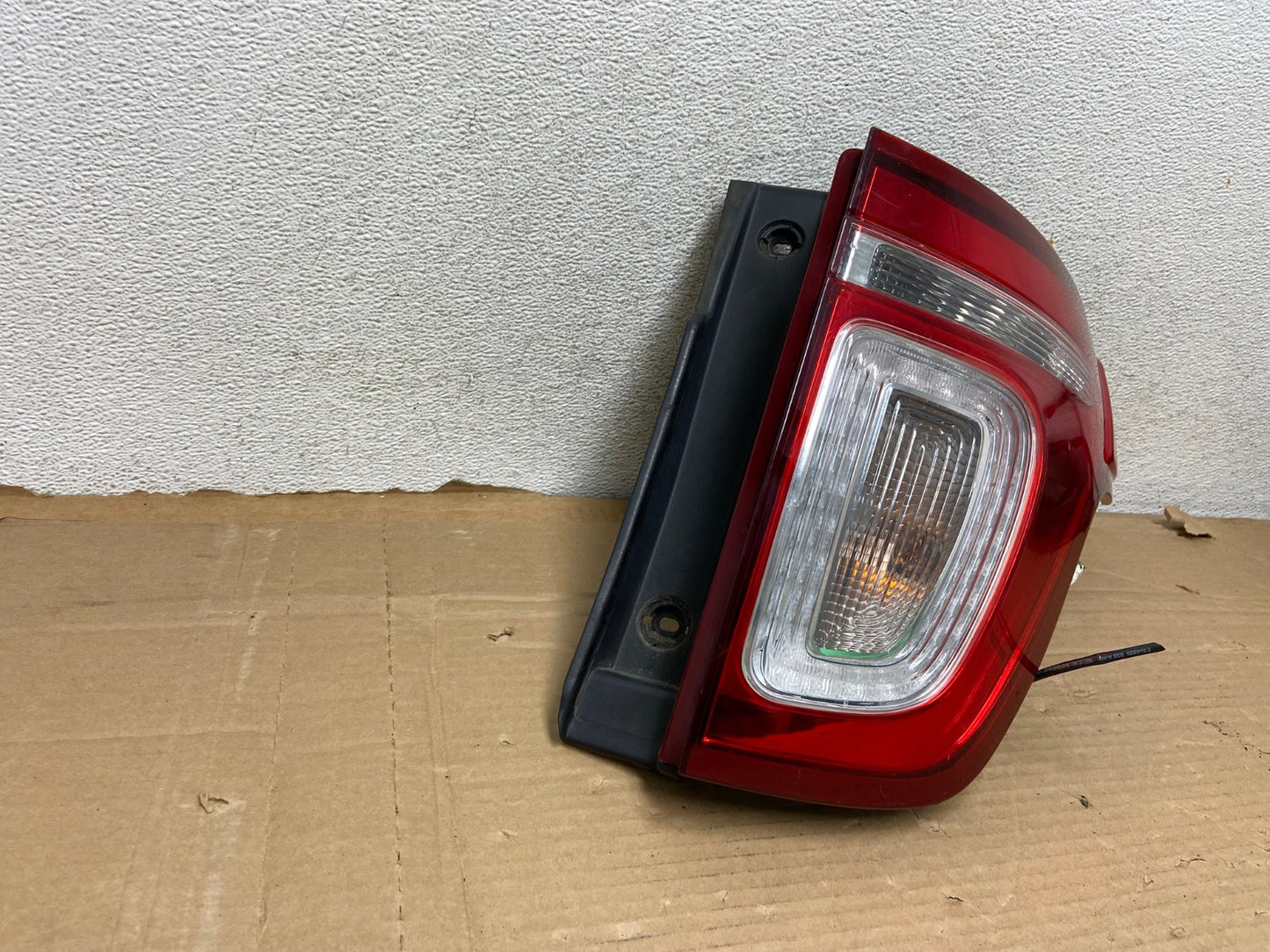 2011 2012 2013 2014 2015 Ford Explorer Right Passenger RH Tail light AG8136 LK1