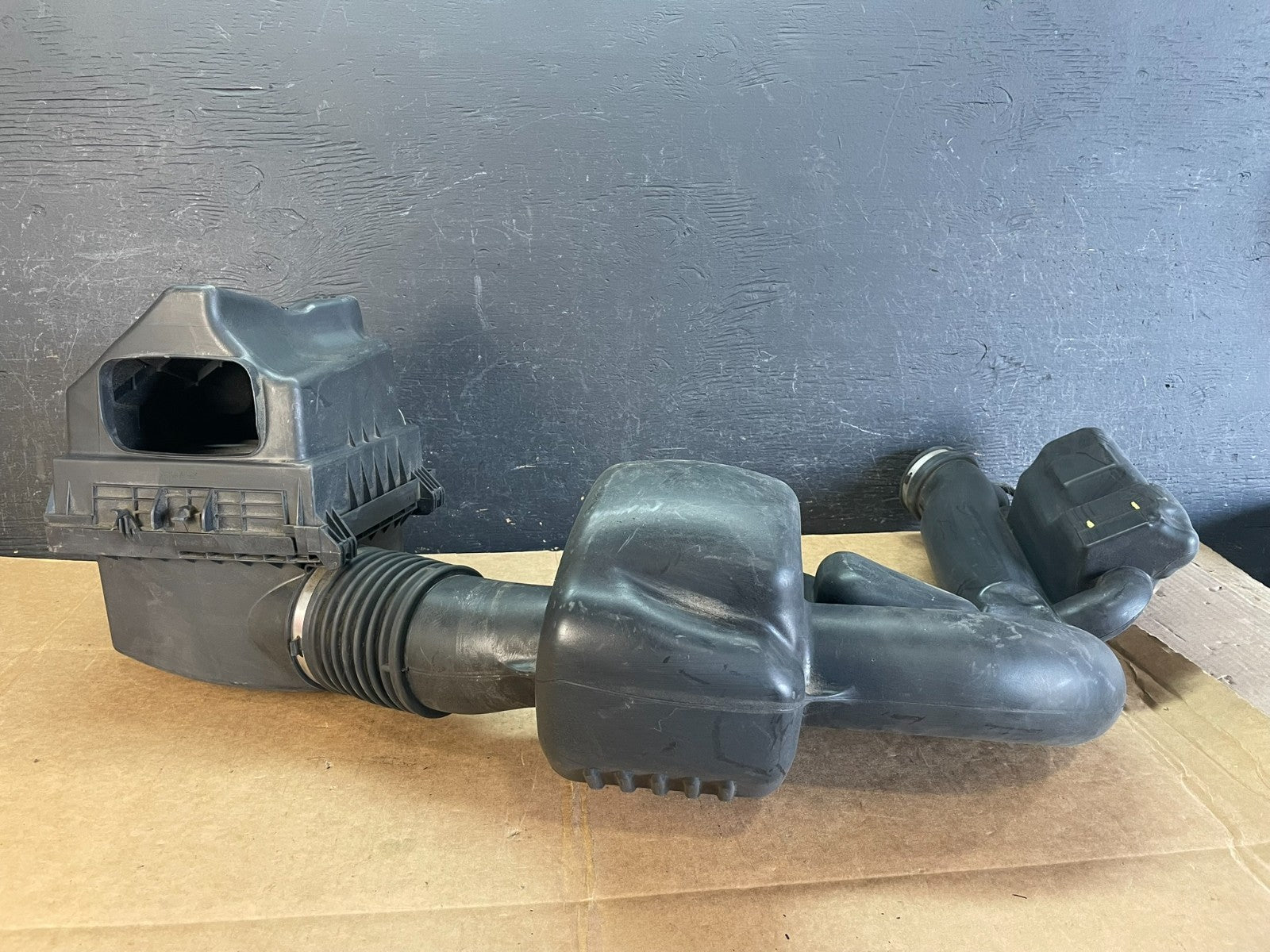 2011 - 2013 Dodge Durango 3.6L Resonator Air Intake Tube AE0897 DG3