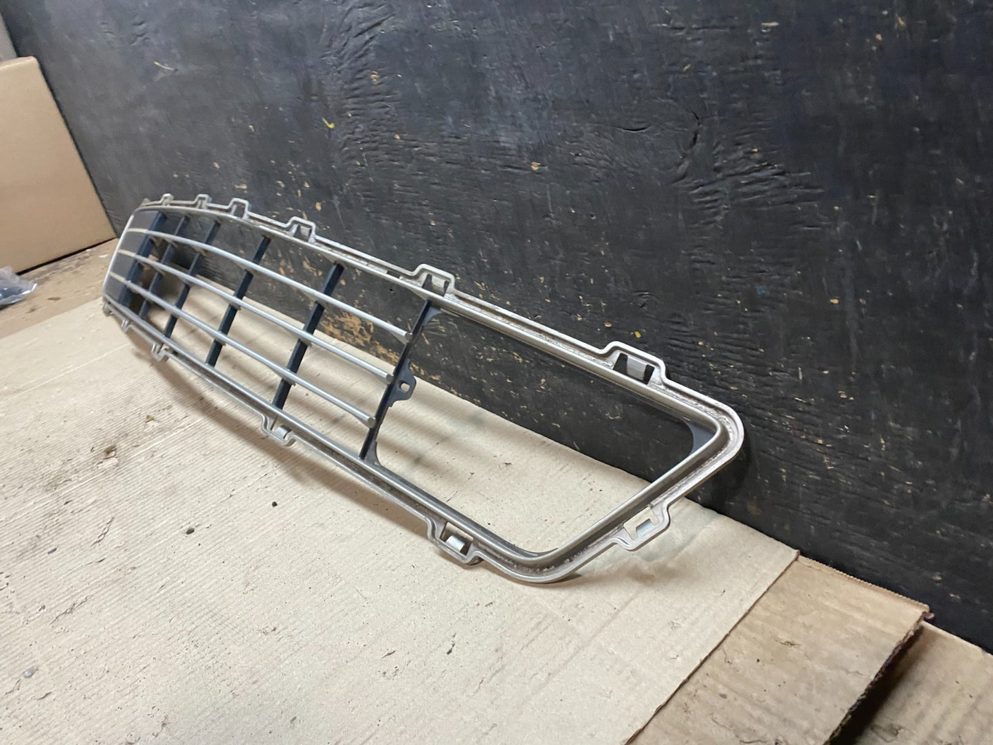 2009 to 2012 Lincoln MKS Front Lower Grille Grill Oem X2882 DG1