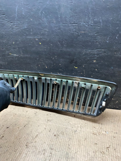 2002 to 2005 Hyundai Azera XG350 Front Upper Grill Grille W/Emblem OEM  X0160 DG8