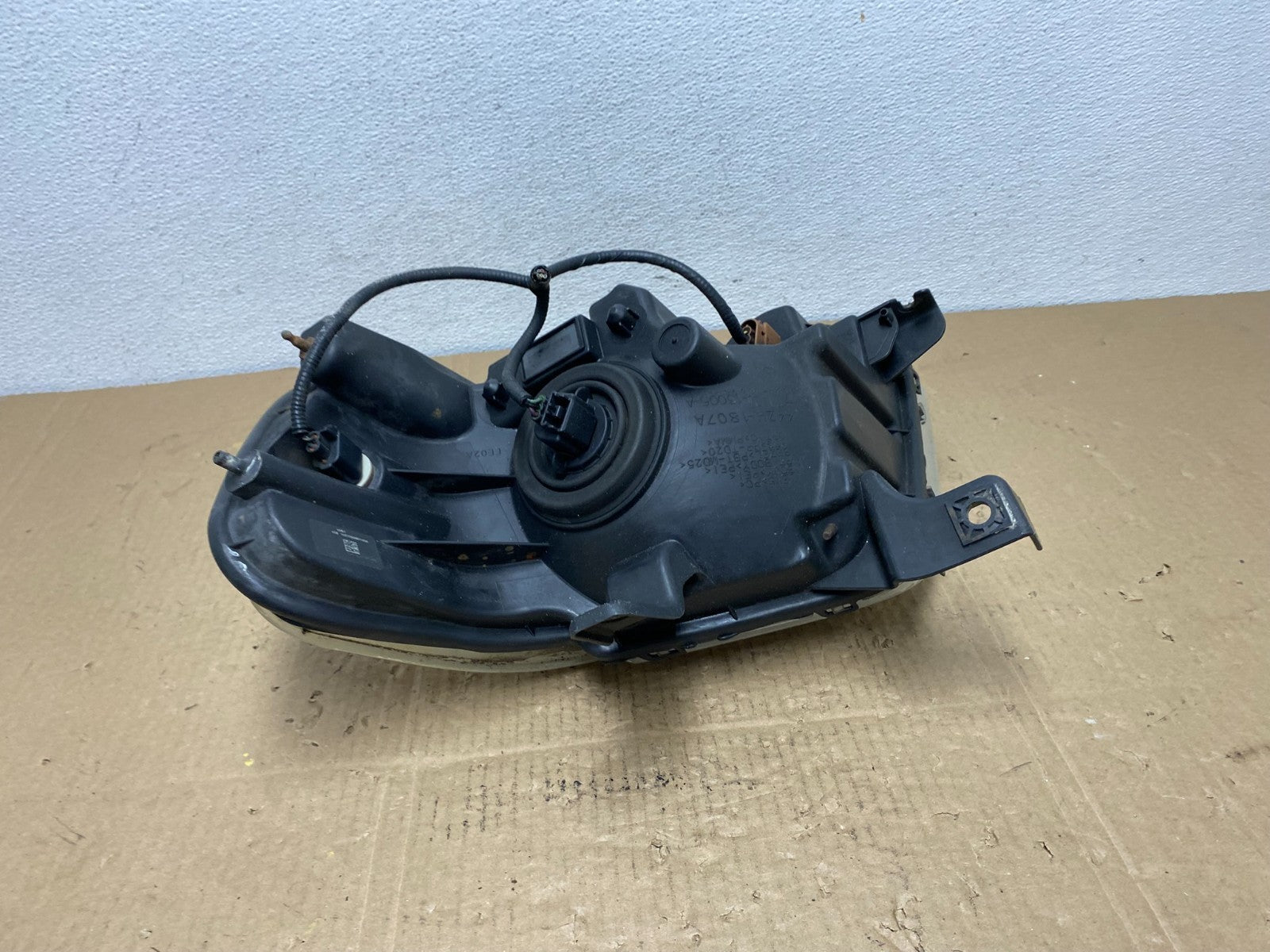 2006 to 2010 Ford Explorer Right Passenger Side Headlight AC3942 DW5