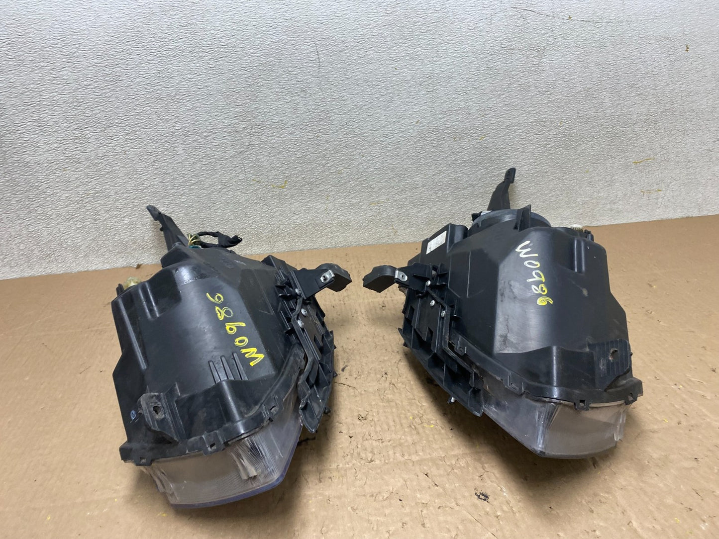 2011 to 2015 Chevrolet Cruze Halogen Left+Right Set Headlights W0986 DW10