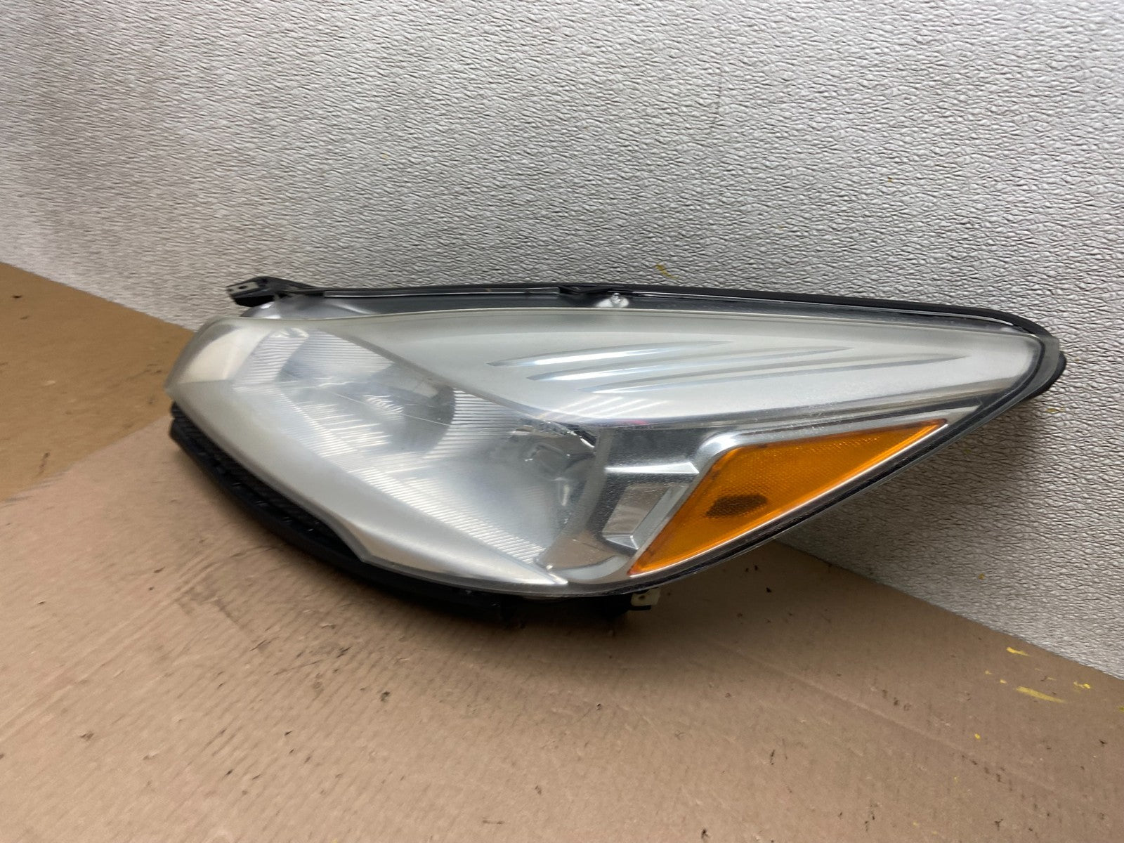 2013 - 2016 Ford Escape Headlight Left Driver Lh Side Halogen AA0375 DW1