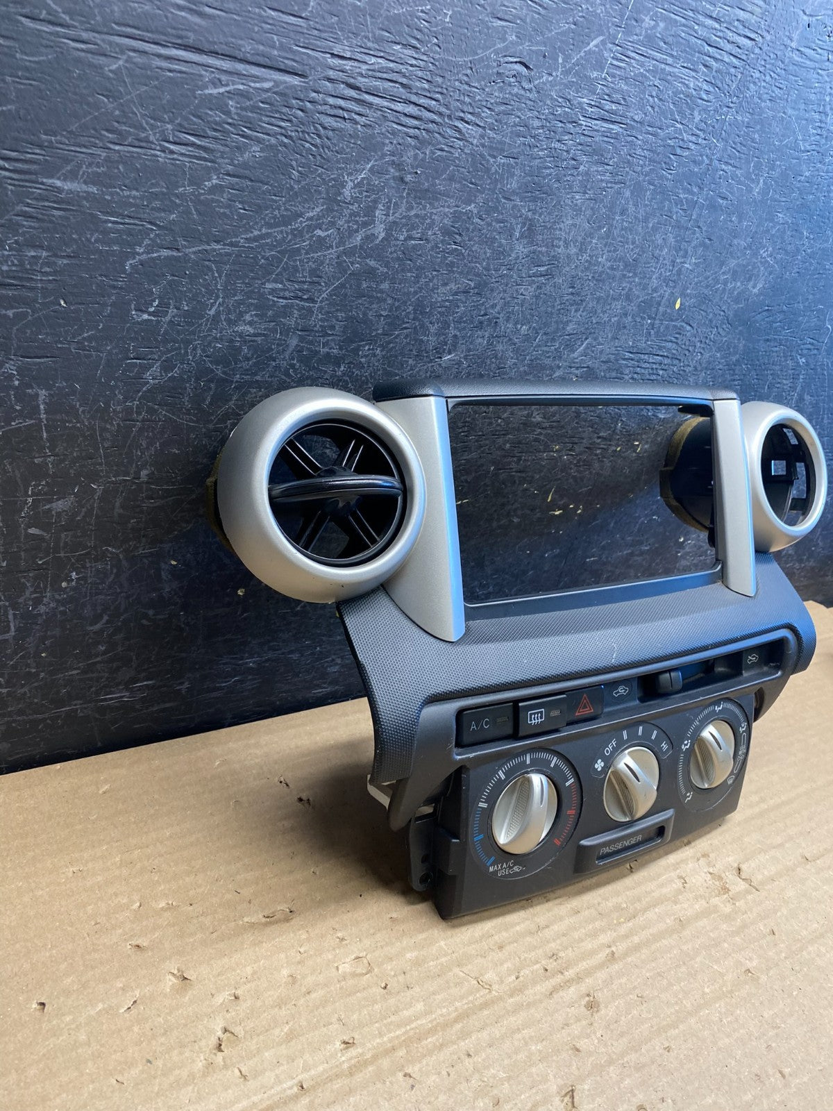2004 to 2006 Scion XA Center Console Dash Radio Climate Control Bezel ag0202 DG4