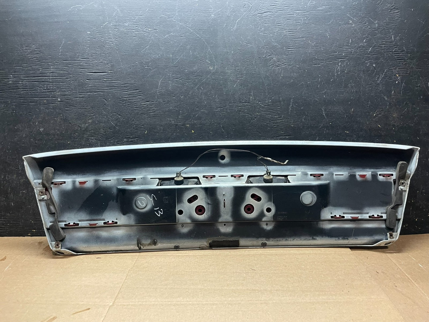 1997 - 1999 Saturn SL2 Sedan Center Tail Light Lid Trunk Rear Panel  Y9250 DG5