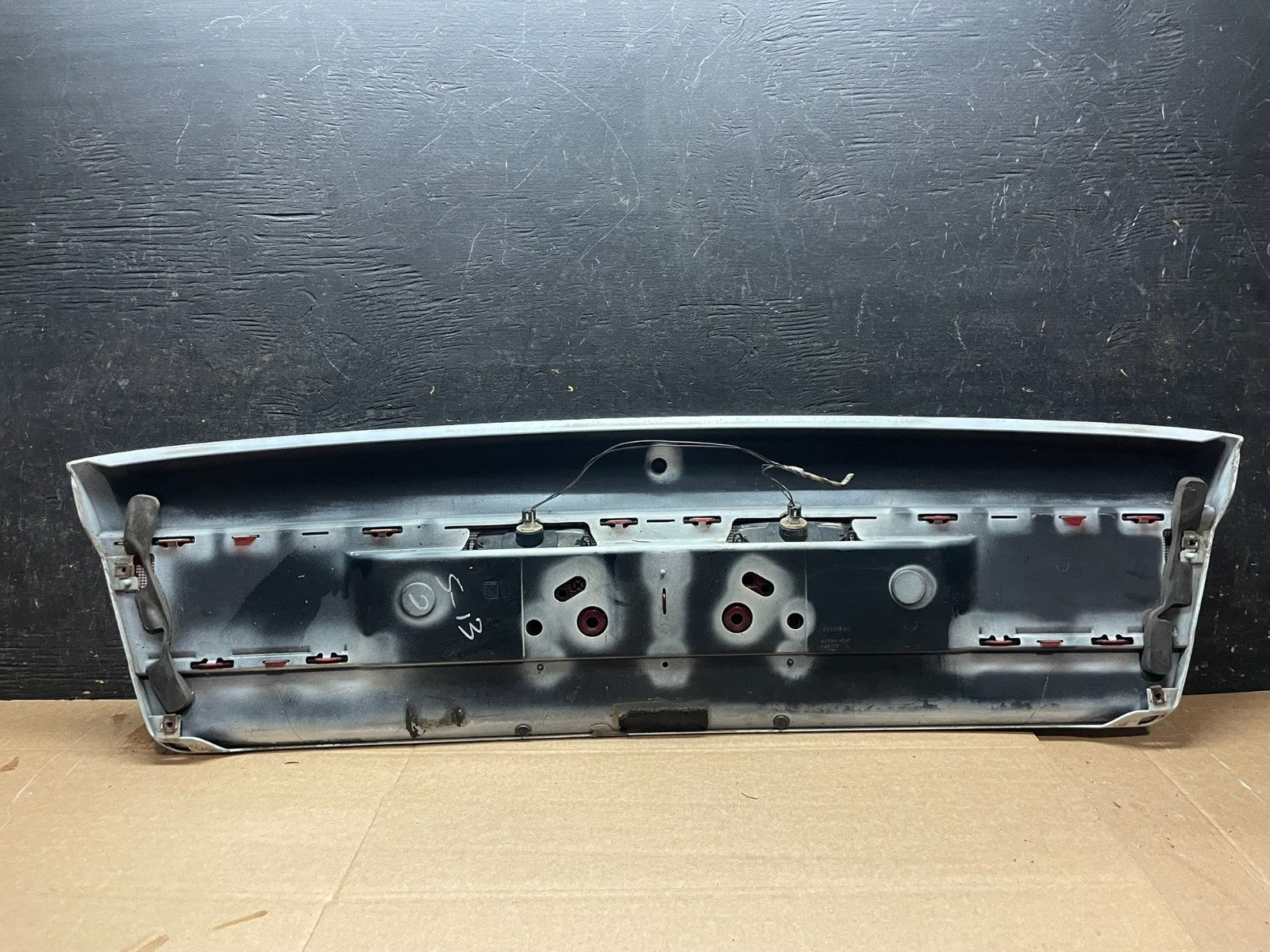 1997 - 1999 Saturn SL2 Sedan Center Tail Light Lid Trunk Rear Panel  Y9250 DG5