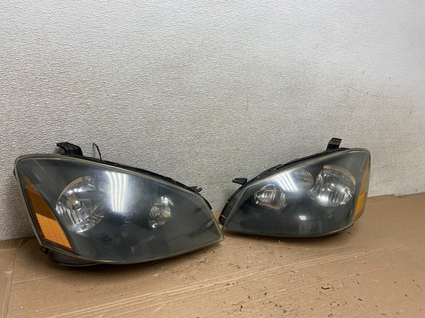 2002 to 2004 Nissan Altima Left+Right Side Set Halogen Headlights AB1132 DW2